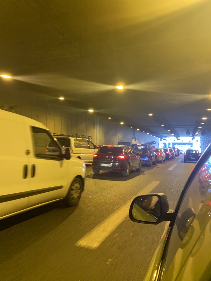 Κίνηση στους δρόμους: Μποτιλιάριασμα στην Αττική Οδό - Με δυσκολία η κίνηση των οχημάτων