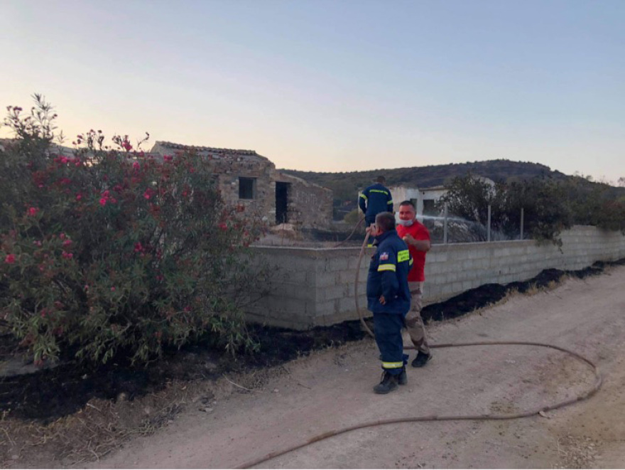 Οριοθετήθηκε η φωτιά στην Ανάβυσσο -  Εκκενώθηκε προληπτικά ο οικισμός Καταφύγι