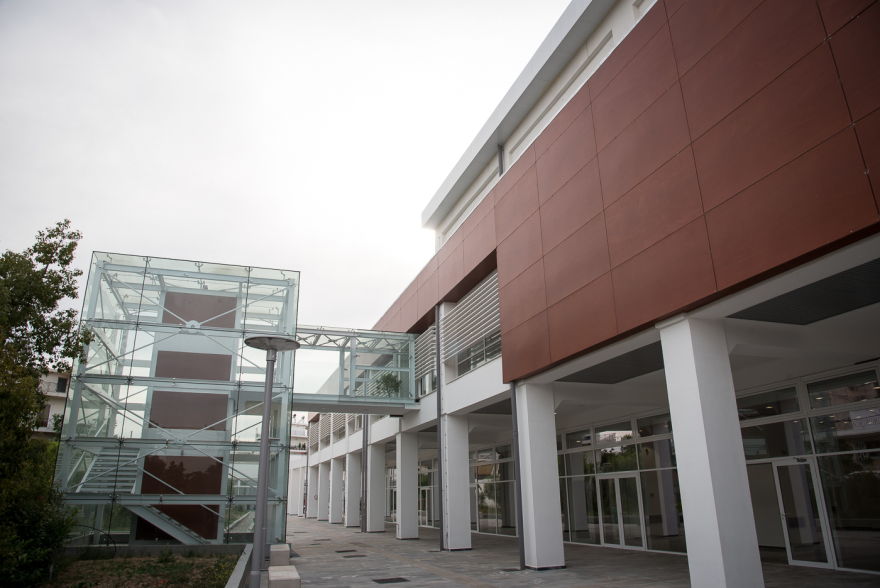 Δήμος Ιλίου: «Μίκης Θεοδωράκης» ονομάστηκε το Πολυδύναμο Πολιτιστικό και Αθλητικό Κέντρο