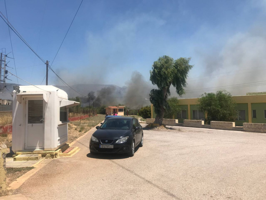 Πολλαπλά πύρινα μέτωπα: Συναγερμός στα Στύρα με μήνυμα στο 112 - Στη μάχη και το ρωσικό θηρίο Beriev