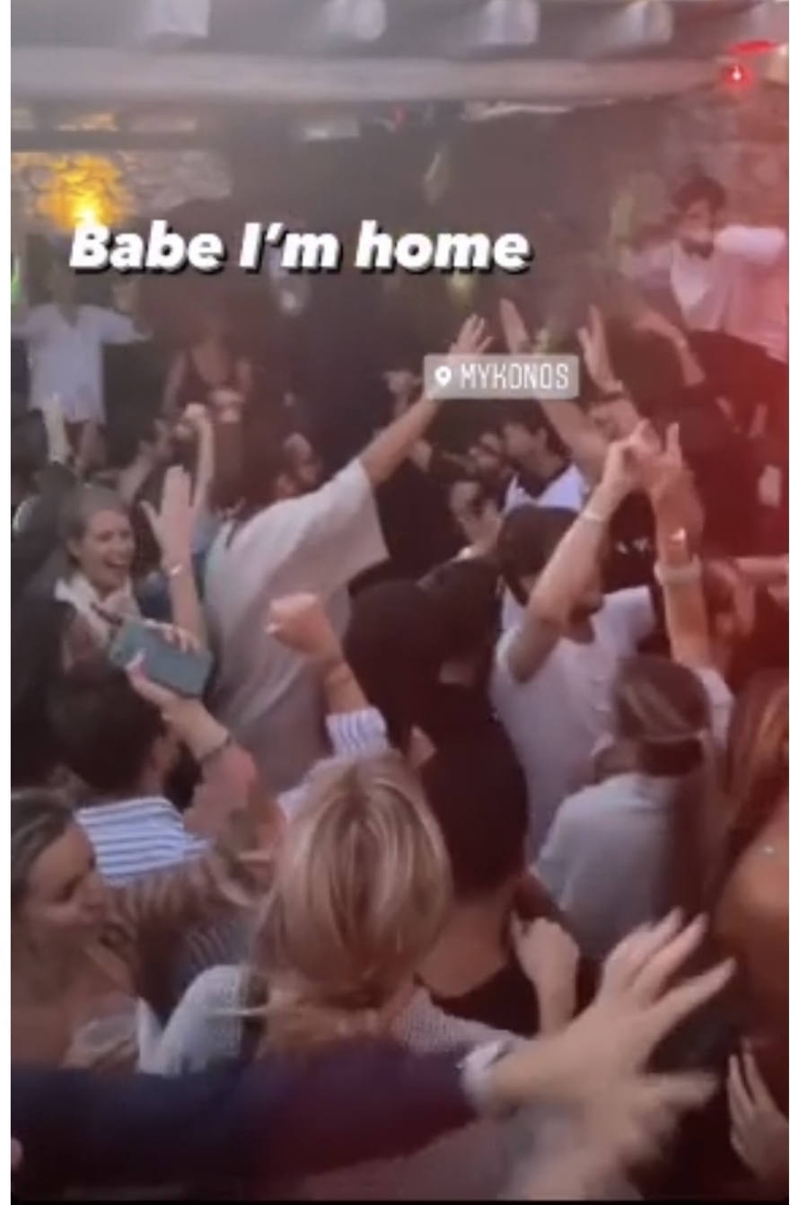 Μύκονος: «Κορωνοπάρτι» δίχως αύριο σε βίλα του νησιού - Δείτε φωτογραφίες