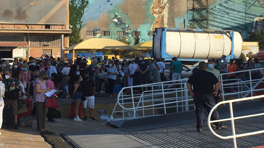 Κορωνοϊός: Αυξημένη κίνηση στα λιμάνια της Αττικής - Ουρές λόγω των αυστηρών ελέγχων