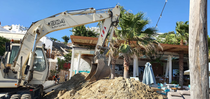 Μύκονος: «Έσκασε» η αποχέτευση από την υπερβολική δόμηση - Βίντεο και φωτογραφίες