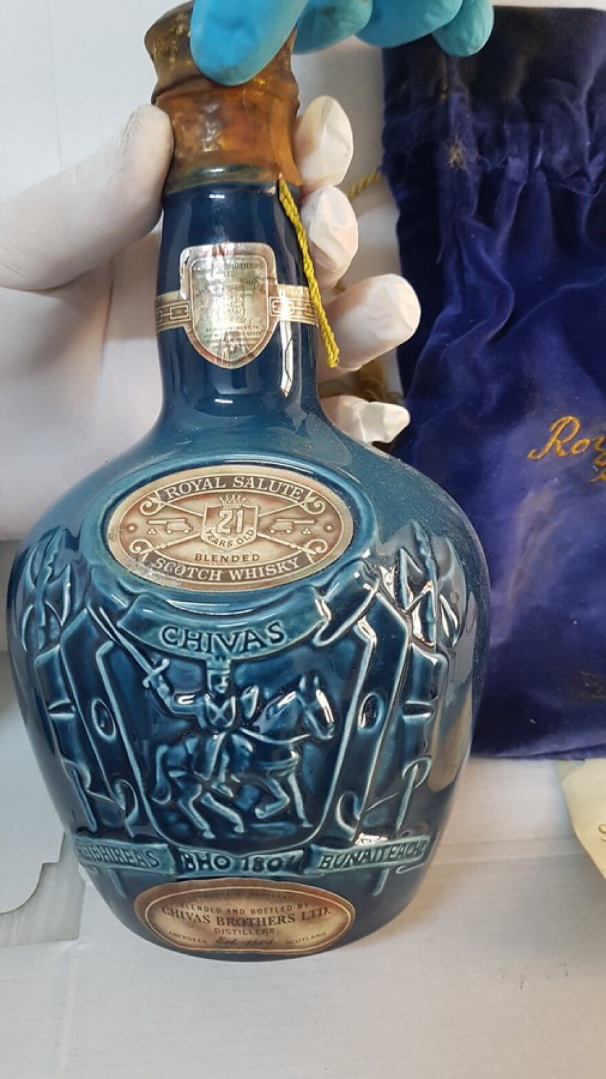 Κτήμα Τατοΐου: Βρέθηκαν 4.000 σπάνιες φιάλες κρασιών και ποτών - Και Chivas για την ενθρόνιση της Ελισάβετ (φωτογραφίες)