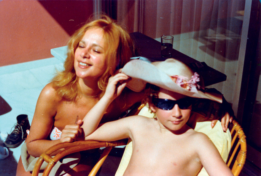 Τα καλοκαίρια της Αλίκης: Οι παρέες, η δίαιτα, τα ταξίδια και το ξαφνικά άδειο σπίτι