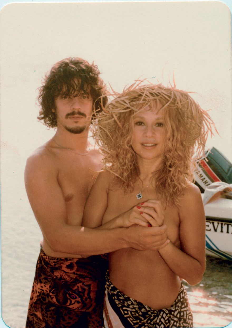 Τα καλοκαίρια της Αλίκης: Οι παρέες, η δίαιτα, τα ταξίδια και το ξαφνικά άδειο σπίτι