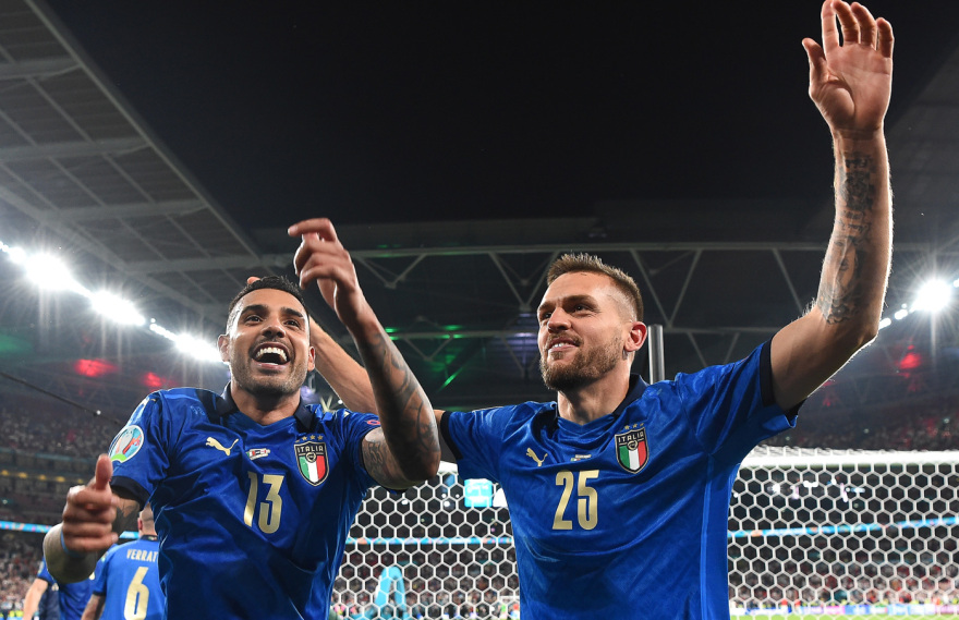 Euro 2020: Viva Italia! Σήκωσε το πρωτάθλημα Ευρώπης μέσα στο Λονδίνο - Δείτε βίντεο και φωτογραφίες