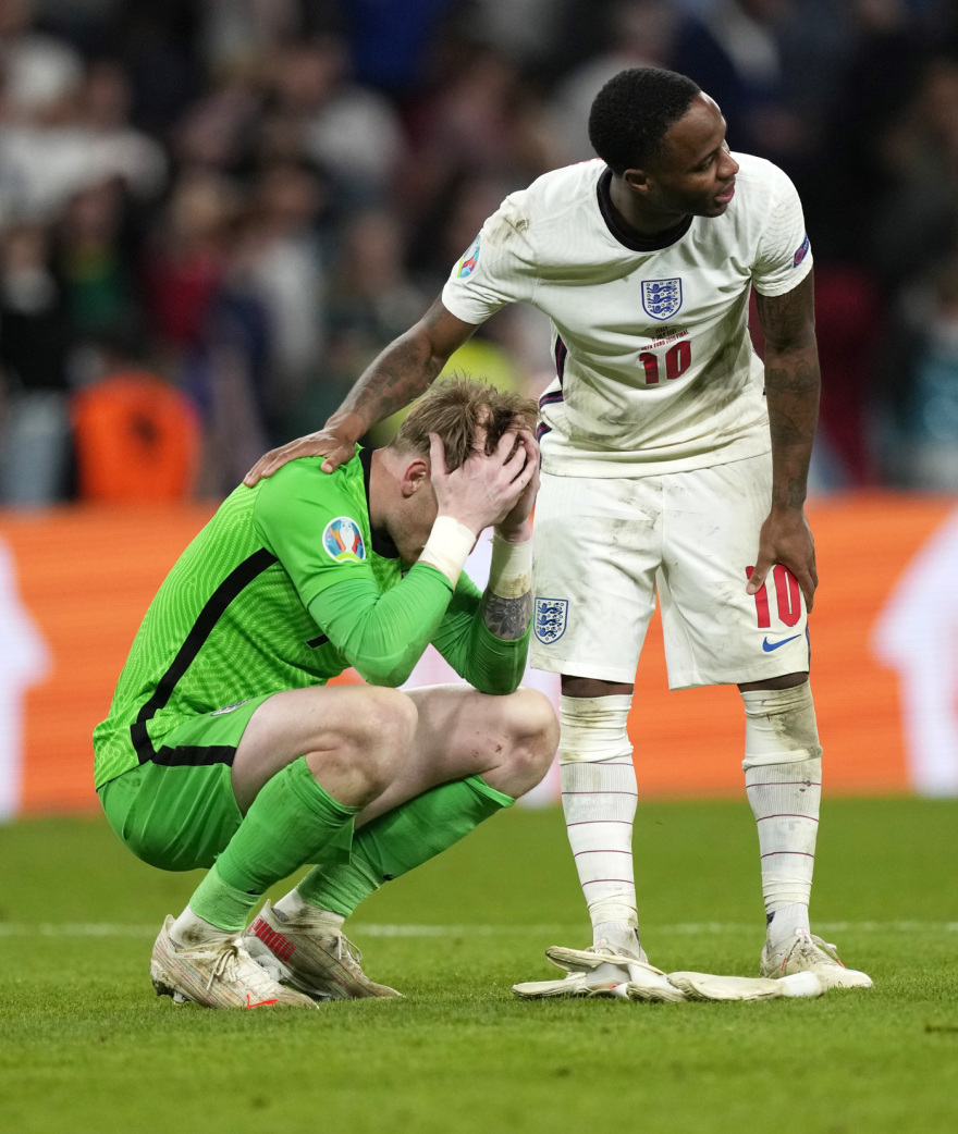 Euro 2020: Viva Italia! Σήκωσε το πρωτάθλημα Ευρώπης μέσα στο Λονδίνο - Δείτε βίντεο και φωτογραφίες