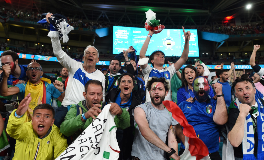 Euro 2020: Viva Italia! Σήκωσε το πρωτάθλημα Ευρώπης μέσα στο Λονδίνο - Δείτε βίντεο και φωτογραφίες