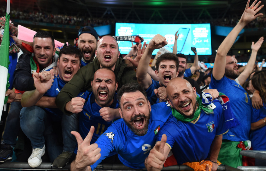 Euro 2020: Viva Italia! Σήκωσε το πρωτάθλημα Ευρώπης μέσα στο Λονδίνο - Δείτε βίντεο και φωτογραφίες