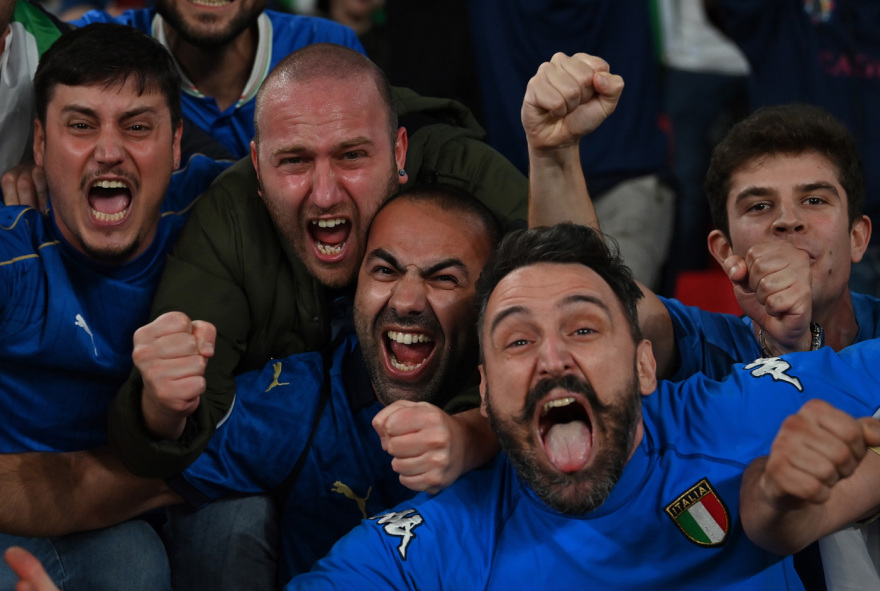 Euro 2020: Viva Italia! Σήκωσε το πρωτάθλημα Ευρώπης μέσα στο Λονδίνο - Δείτε βίντεο και φωτογραφίες