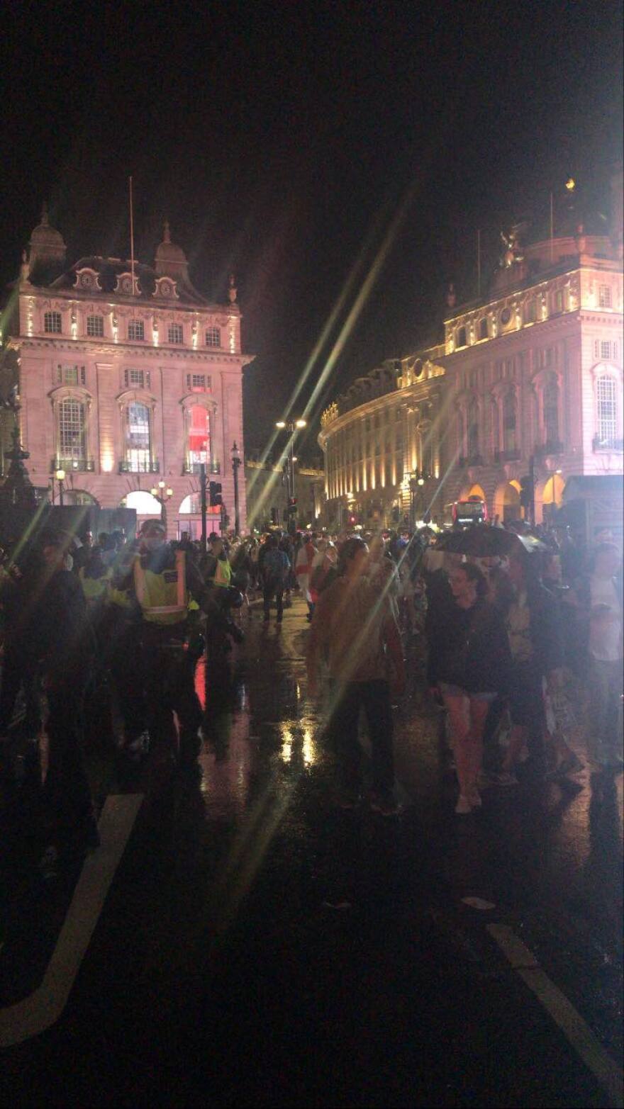 Euro 2020: Ιταλοί πανηγυρίζουν στο Piccadilly Circus τη νίκη της χώρας τους – Δείτε βίντεο