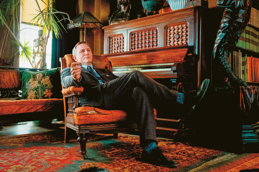 Χόλιγουντ η Ελλάδα: O 007 ντύνεται  Μπενουά Μπλανκ και βρίσκει τον δολοφόνο στις Σπέτσες