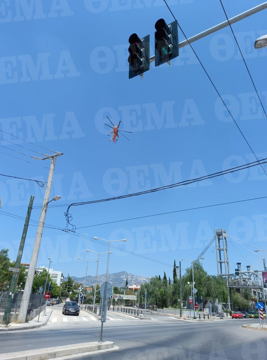 Φωτιά στη Δουκίσσης Πλακεντίας: Ρίψεις από ελικόπτερο - Δείτε βίντεο και φωτογραφίες