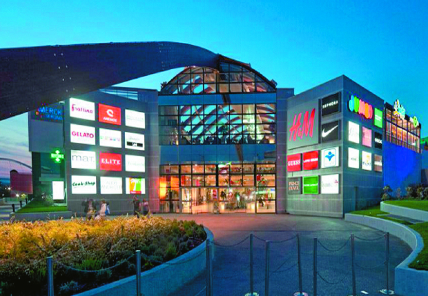 Σε πλειστηριασμό το «Avenue»: Τα χαμένα «τρόπαια» (και οι έρωτες) του Ντένη Παπαγεωργίου