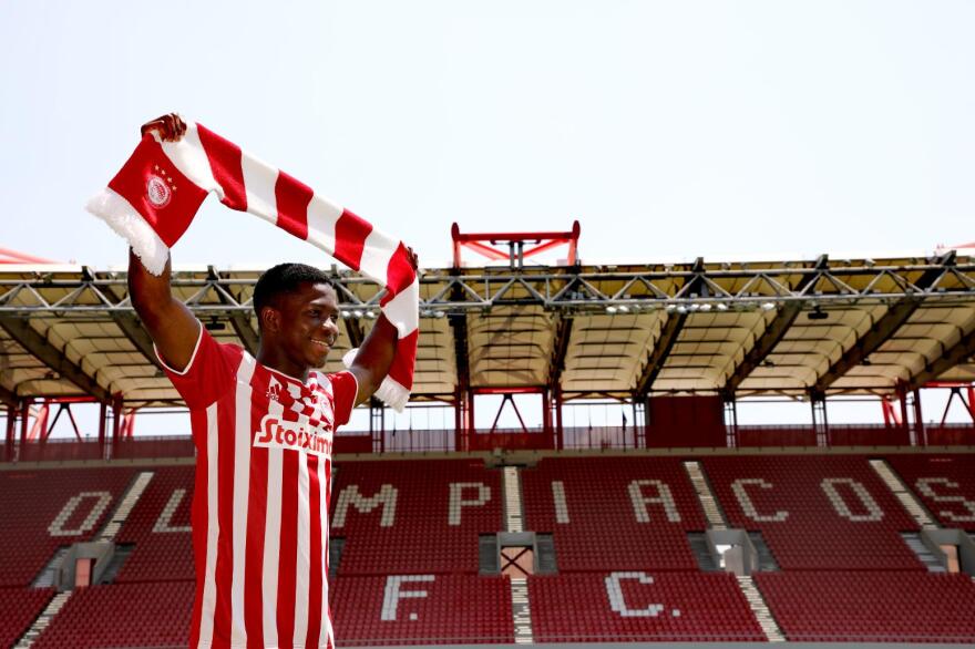 Τινάζει τη μεταγραφική μπάνκα ο Ολυμπιακός: Ανακοίνωσε τους Βατσλίκ, Αγκιμπού Καμαρά και Αλγκασίμ Μπα