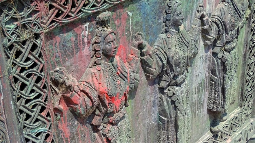 Σκόπια: Καταρρέει το φαραωνικό σχέδιο μακεδονοποίησης του Γκρούεφκσι