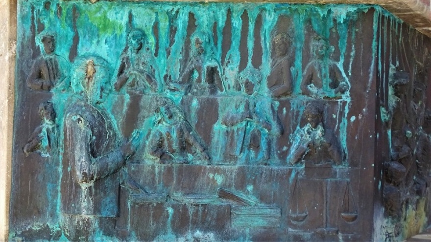 Σκόπια: Καταρρέει το φαραωνικό σχέδιο μακεδονοποίησης του Γκρούεφκσι