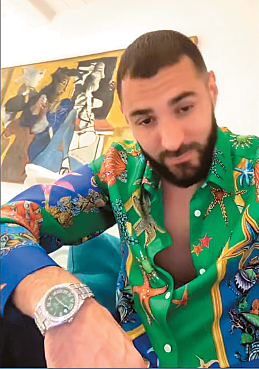 Τα αστέρια του Euro παίζουν μπάλα στις ξαπλώστρες και στα μπαρ της Μυκόνου