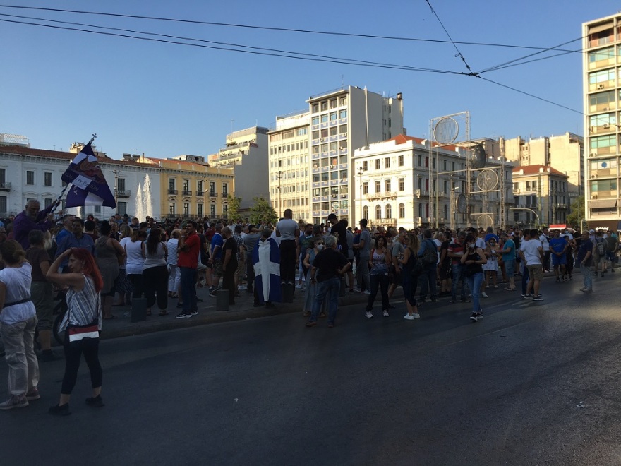 Συγκέντρωση αρνητών του εμβολίου σε Σύνταγμα και Ομόνοια
