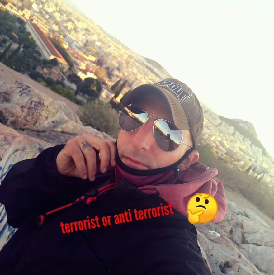 Ηλιούπολη: Αυτός είναι ο αστυνομικός – Σαμπάνιες, όπλα και... αποφθέγματα στο προφίλ του στο Facebook