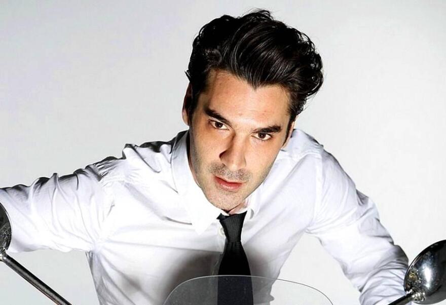 Ο Ουγγαρέζος στο Mega και η Δέσποινα Βανδή σε όλες τις ξαπλώστρες 