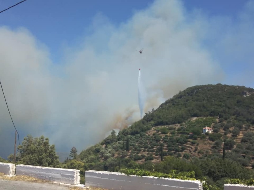 Σάμος: Στους Μυτιληνιούς το πύρινο μέτωπο - Εκκενώθηκαν προληπτικά ξενοδοχεία και σπίτια στο Κοκκάρι