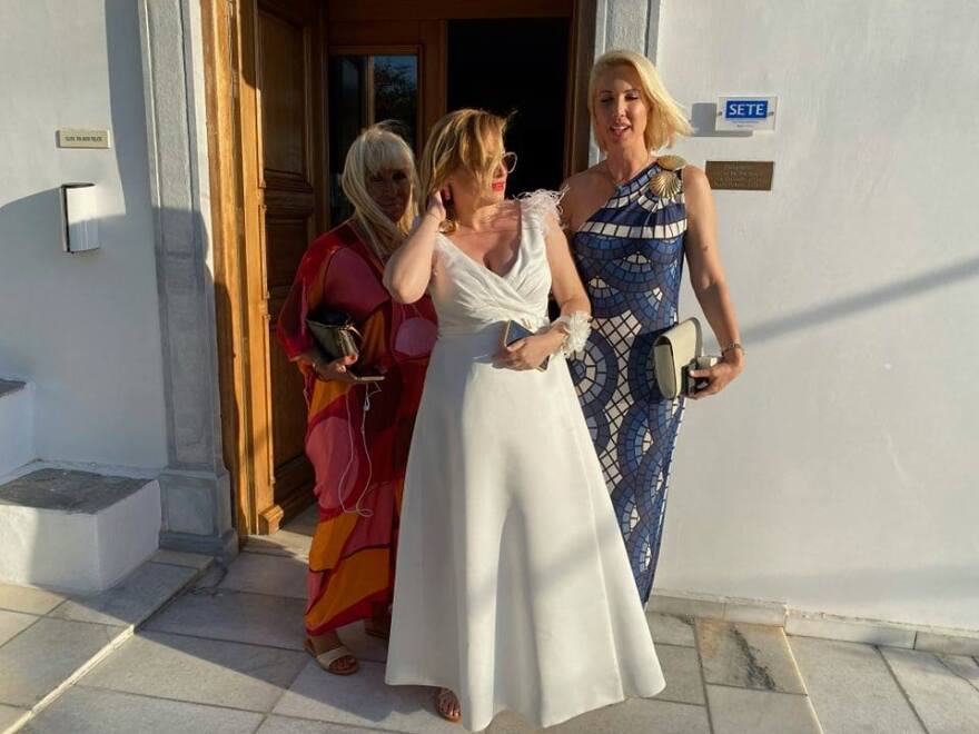 Γρηγόρης Μπιθικώτσης - Ελένη Τσιριγκάκη : Παντρεύτηκαν στο νησί των Ανέμων