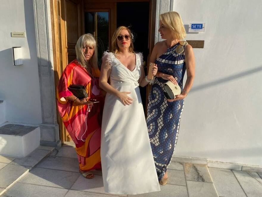 Γρηγόρης Μπιθικώτσης - Ελένη Τσιριγκάκη : Παντρεύτηκαν στο νησί των Ανέμων