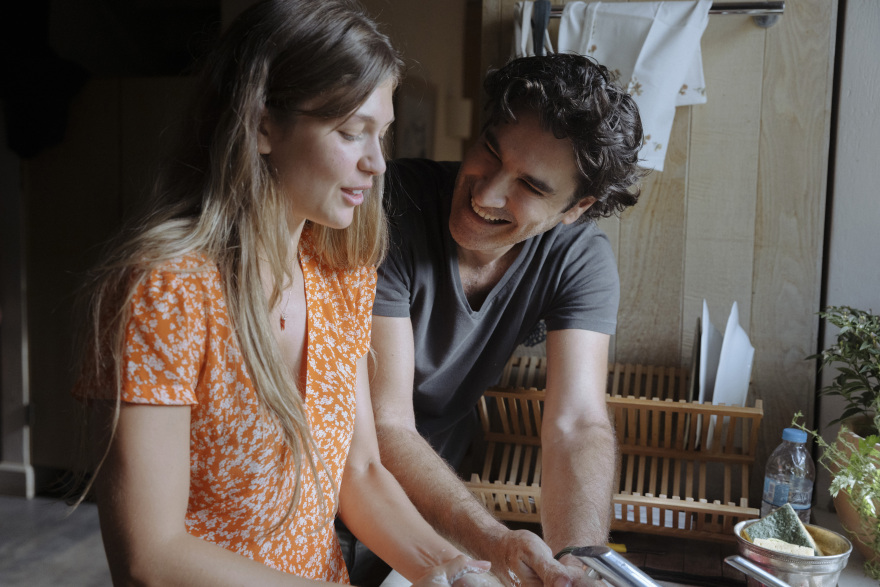 Ο Δάσκαλος: Ξεκίνησαν τα γυρίσματα της νέας σειράς του Χριστόφορου Παπακαλιάτη - Πρωταγωνιστεί και η Χαρούλα Αλεξίου