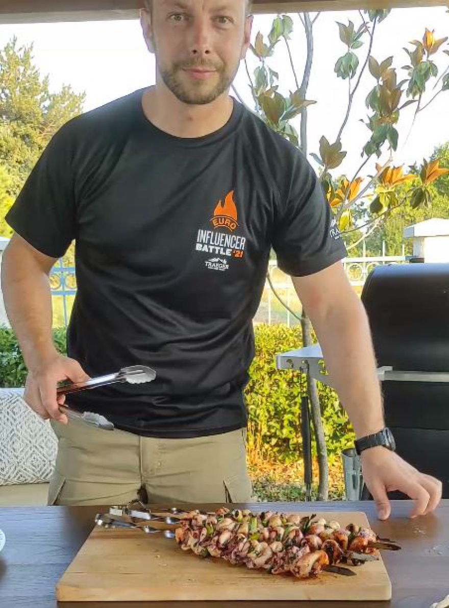 Η Ελλάδα «σάρωσε» στο Euro... μπάρμπεκιου με κοντοσούβλι καλαμάρι!