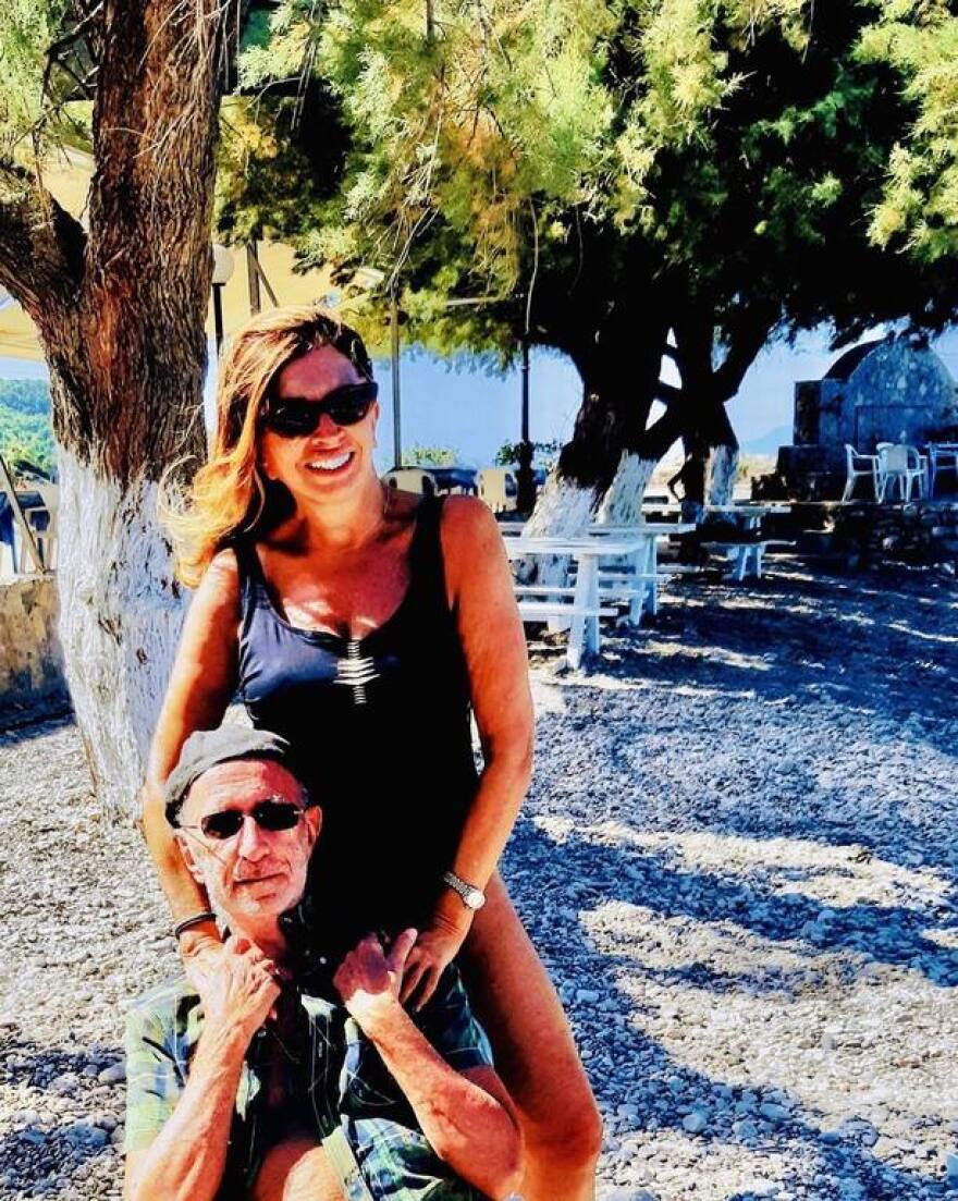 Μιμή Ντενίση: Με ολόσωμο μαγιό στη Μυτιλήνη - Φωτογραφία