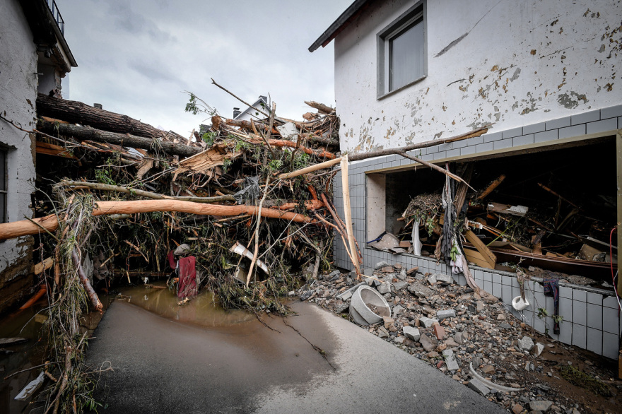 Στο έλεος της «θεομηνίας» Γερμανία και Βέλγιο - Δεκάδες οι νεκροί, ώρες αγωνίας για τους αγνοούμενους 