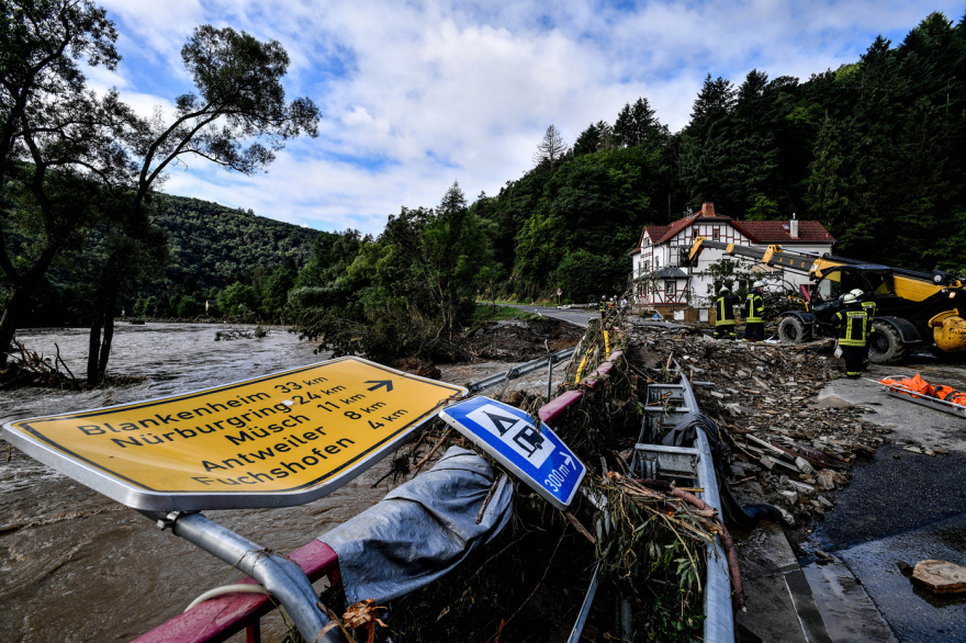 Στο έλεος της «θεομηνίας» Γερμανία και Βέλγιο - Δεκάδες οι νεκροί, ώρες αγωνίας για τους αγνοούμενους 