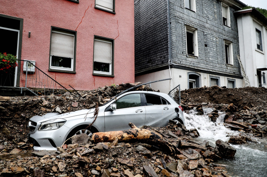 Στο έλεος της «θεομηνίας» Γερμανία και Βέλγιο - Δεκάδες οι νεκροί, ώρες αγωνίας για τους αγνοούμενους 