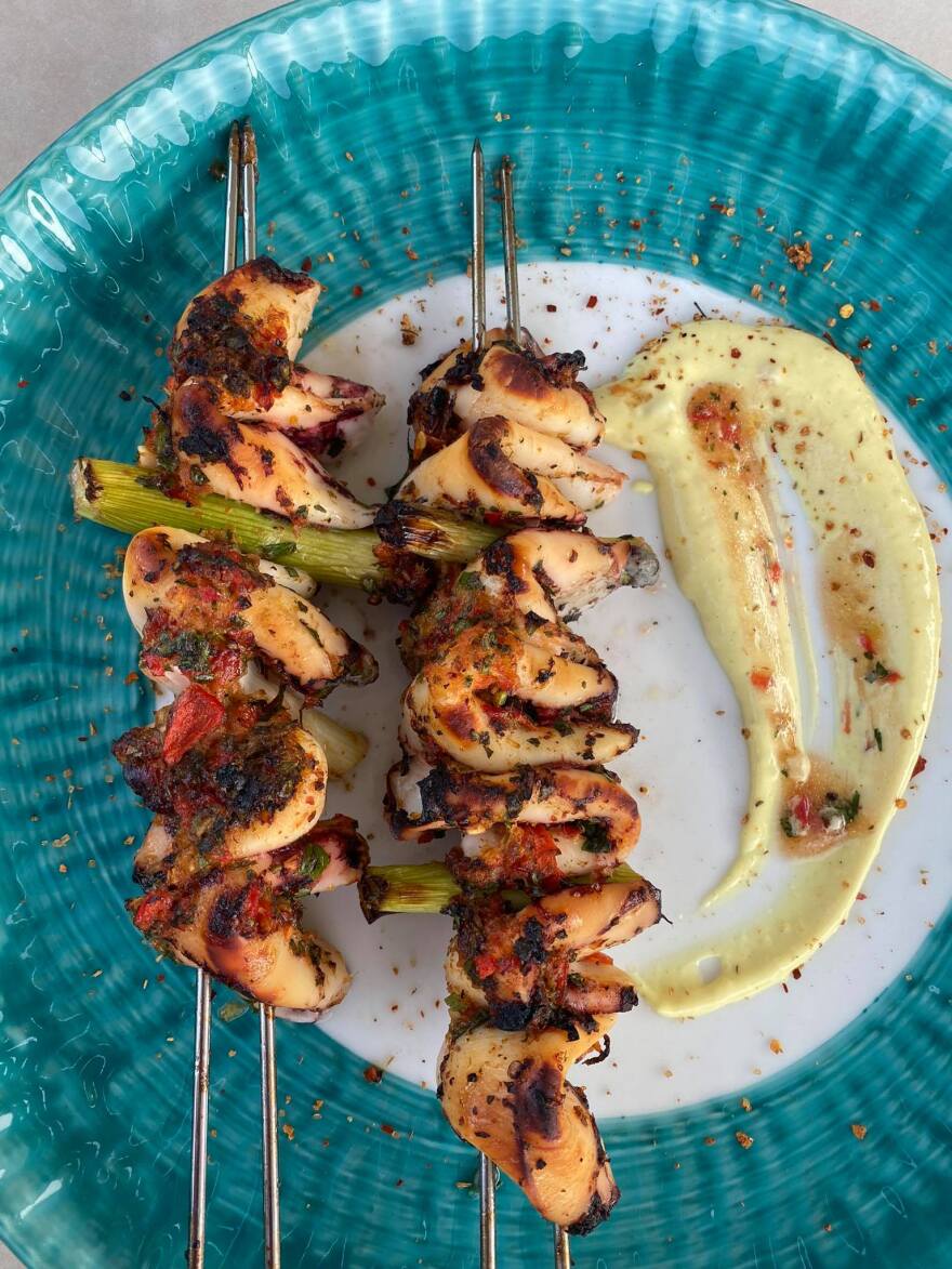 Η Ελλάδα «σάρωσε» στο Euro... μπάρμπεκιου με κοντοσούβλι καλαμάρι!