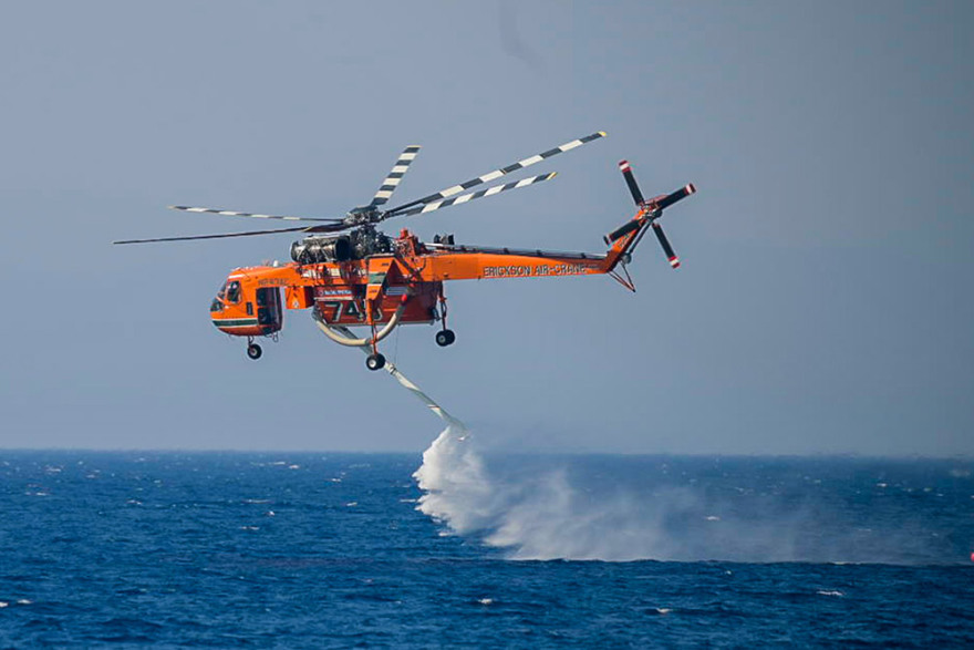 Σάμος: Ανεξέλεγκτη η φωτιά στους Βουρλιώτες - Εκκενώθηκαν προληπτικά δύο ξενοδοχεία