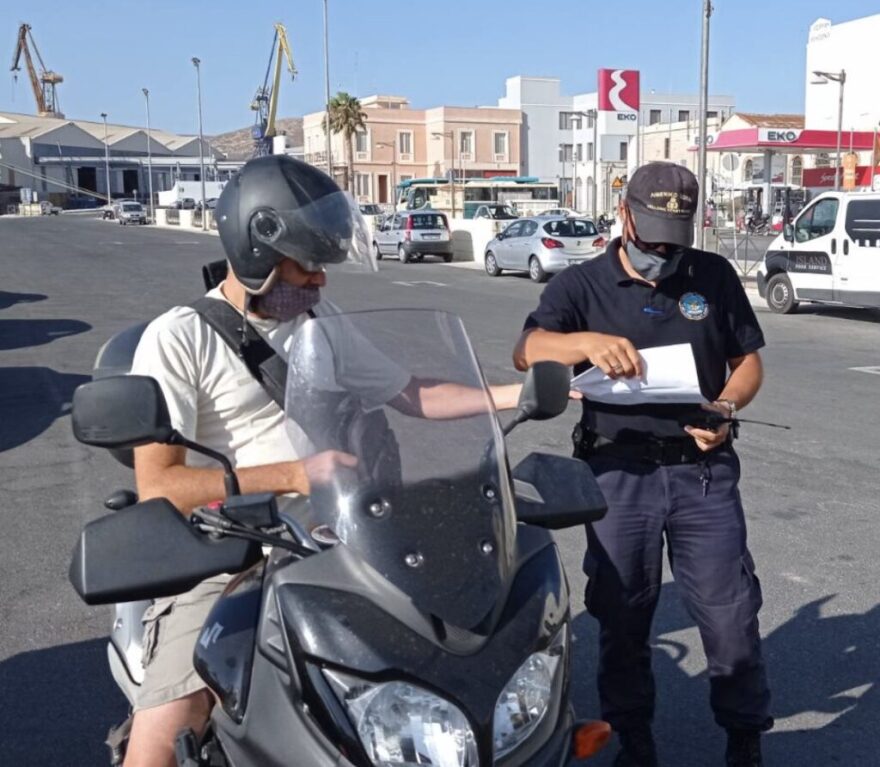 Λιμάνι Σύρου: Αυστηροί έλεγχοι από το λιμενικό στους επιβάτες των πλοίων