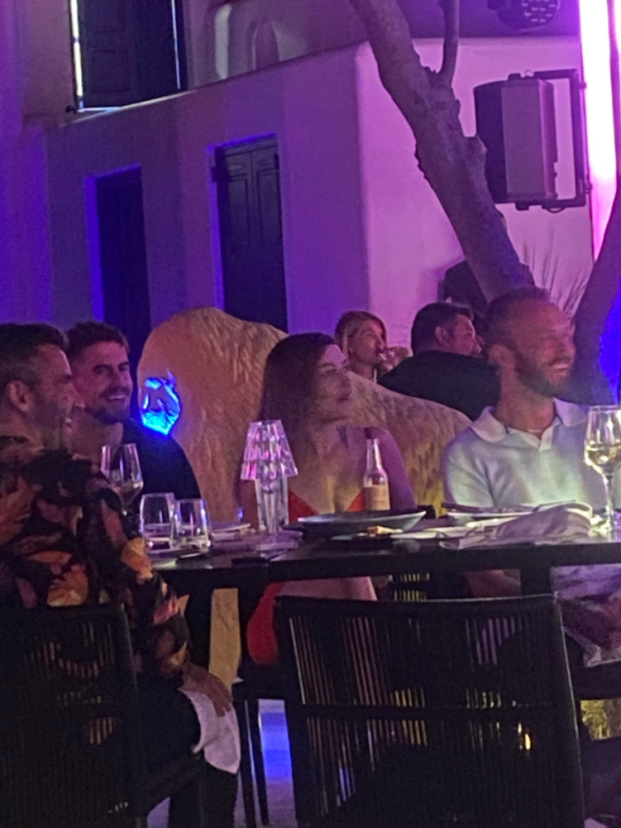 Μύκονος: Το γλέντι του Ραμαζότι με τον Ρέμο, τα αυτόγραφα και ο Ζορζίνιο