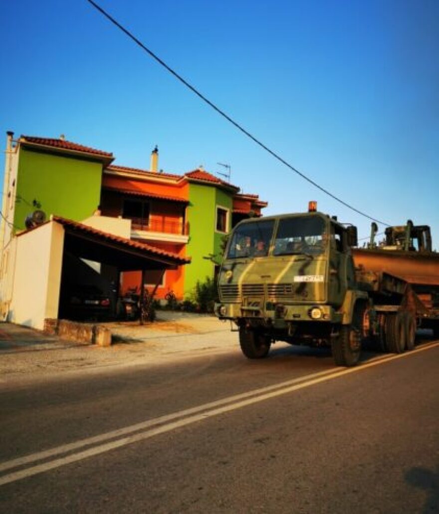 Σάμος: Διάσπαρτες οι εστίες της πυρκαγιάς – Ενισχύονται οι δυνάμεις της Πυροσβεστικής