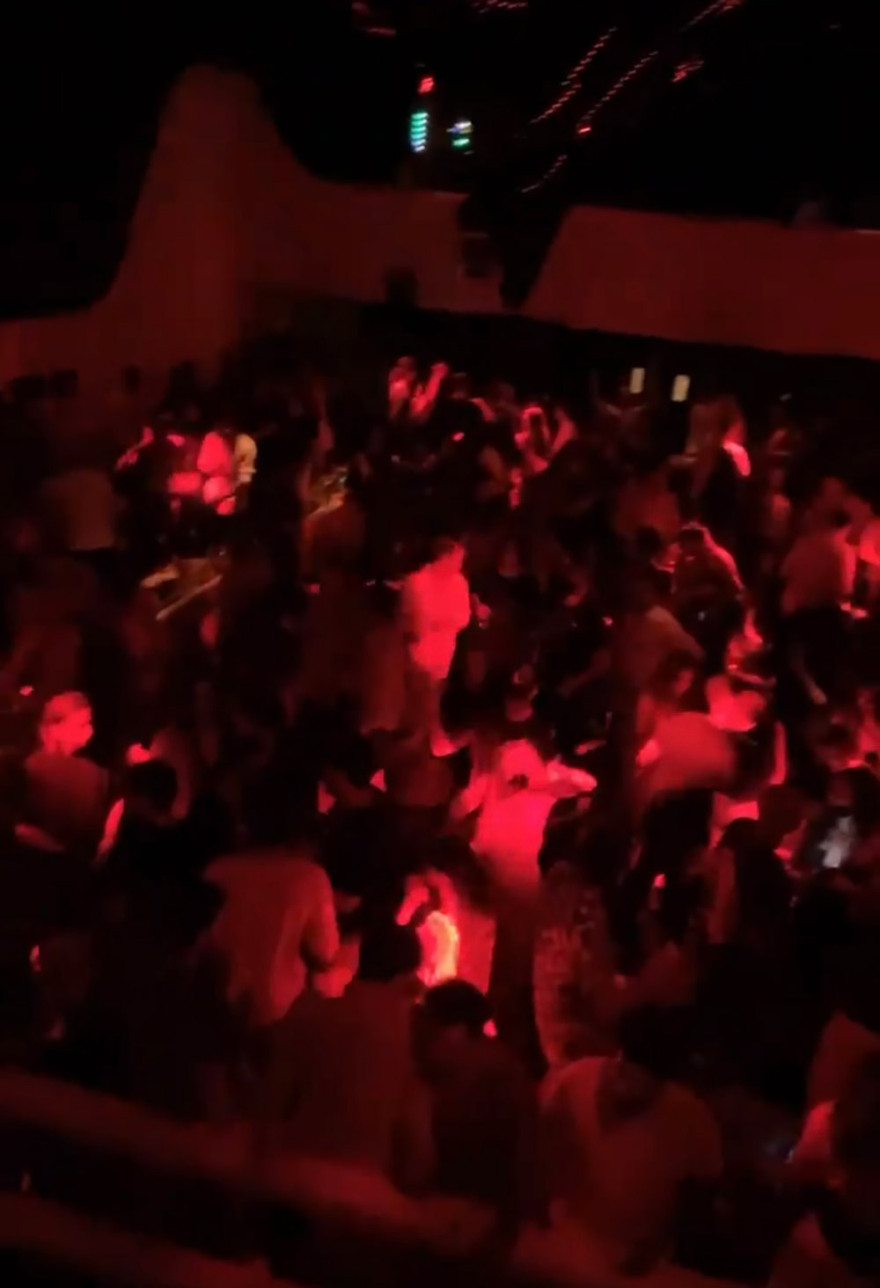 Με τοπικά lockdown σχεδιάζει η κυβέρνηση να αντιμετωπίσει τη διασπορά της πανδημίας - Ποια νησιά είναι στα όρια