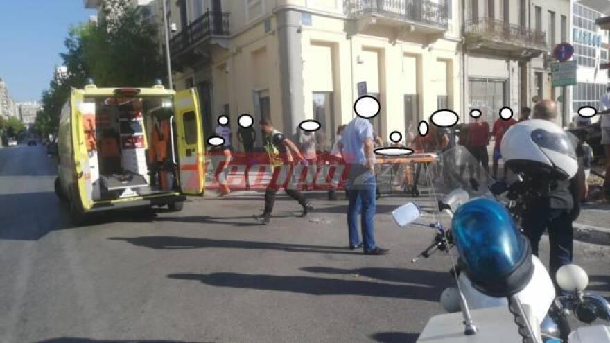 Σφοδρό τροχαίο στην Πάτρα: Αυτοκίνητο παρέσυρε παιδάκι αφού πρώτα συγκρούστηκε με άλλο όχημα 