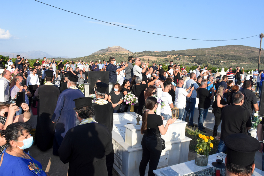 Φιλιώ Πυργάκη: Με τραγούδια και παραδοσιακά όργανα το τελευταίο αντίο της αρχόντισσας του δημοτικού τραγουδιού