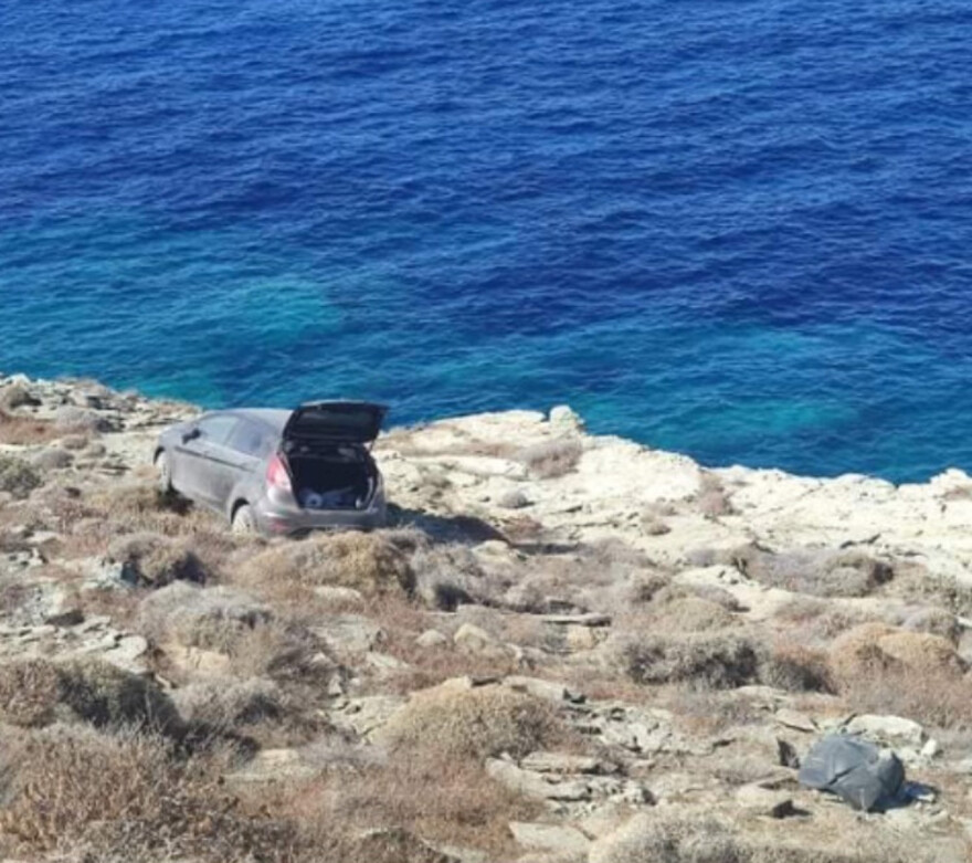Φολέγανδρος: Το αυτοκίνητο στον τόπο του εγκλήματος – Ο 30χρονος την έσπρωξε ζωντανή στα βράχια