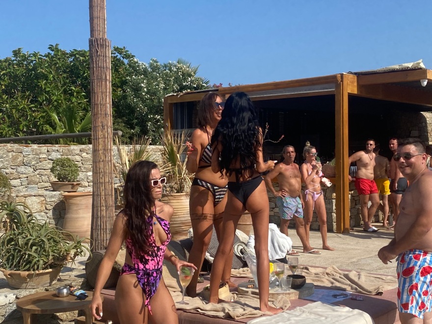 Μύκονος: Χαμός ακυρώσεων σε ξενοδοχεία - Αναχωρούν από το νησί της σιωπής