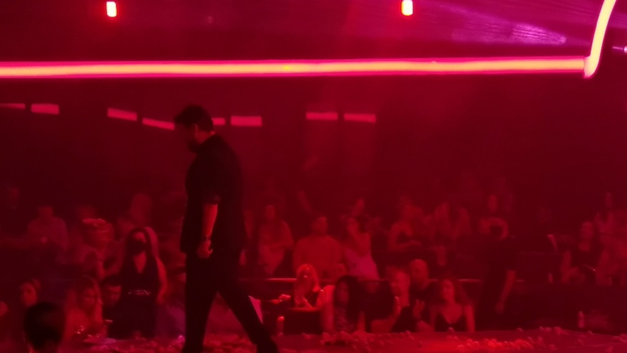 Πάνος Κιάμος: «Ξεσήκωσε» το κοινό του στην πρώτη του εμφάνιση στο Posidonio Music Hall (Φωτογραφίες)