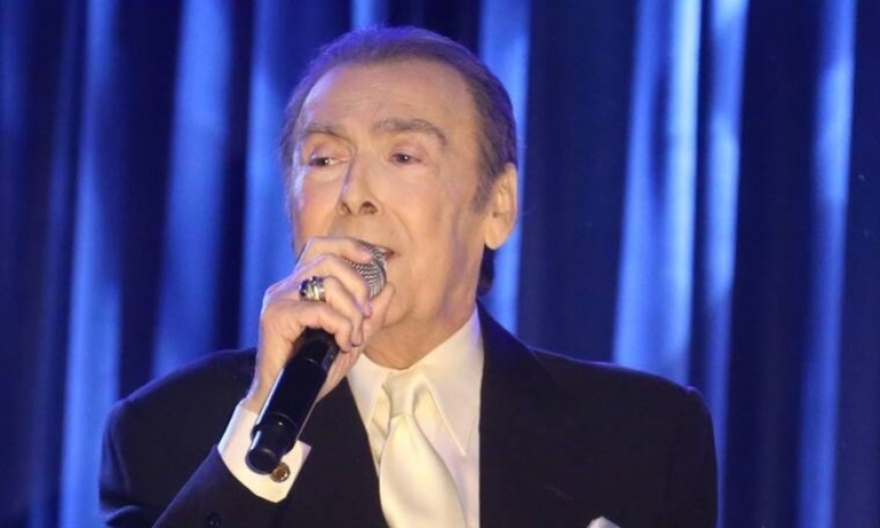 Ο πρίγκιπας Τόλης έφυγε, η «βασίλισσα» τηλεόραση είναι γυμνή