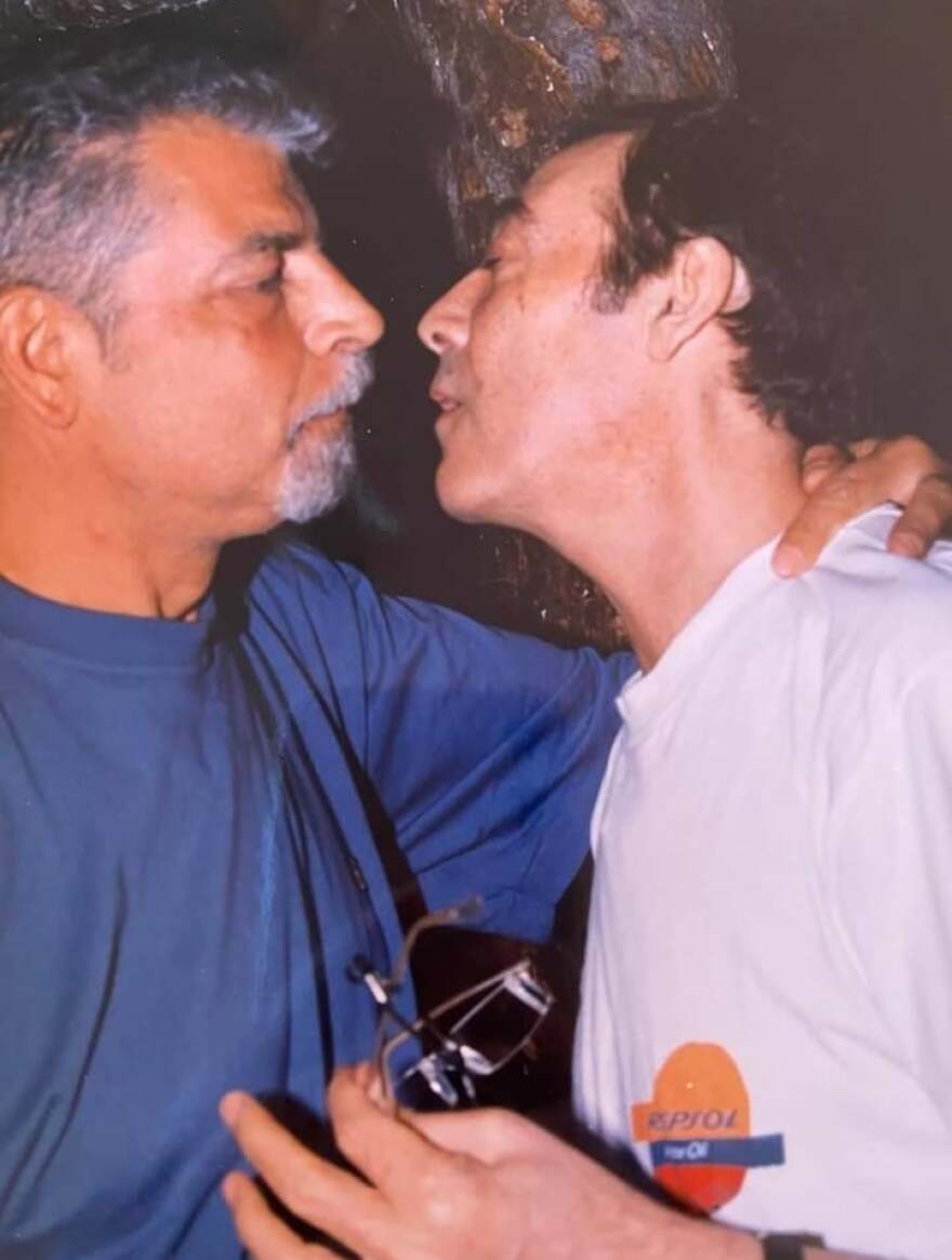 Τόλης Βοσκόπουλος: Η δυνατή φιλία με τον διάσημο καλλιτεχνικό ρεπόρτερ, Μάκη Δήμου (Φωτογραφίες)