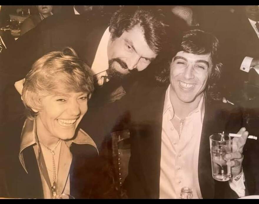 Τόλης Βοσκόπουλος: Η δυνατή φιλία με τον διάσημο καλλιτεχνικό ρεπόρτερ, Μάκη Δήμου (Φωτογραφίες)