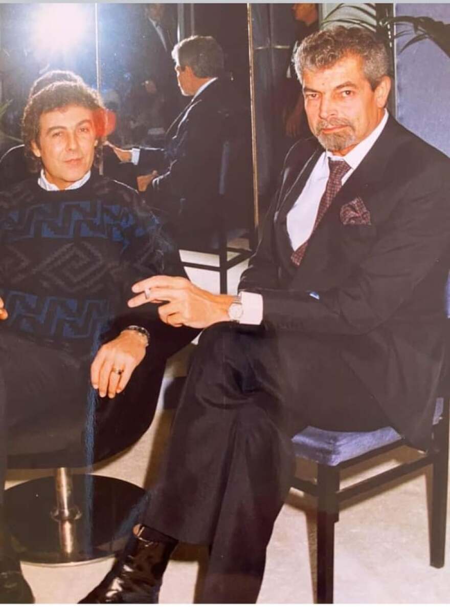 Τόλης Βοσκόπουλος: Η δυνατή φιλία με τον διάσημο καλλιτεχνικό ρεπόρτερ, Μάκη Δήμου (Φωτογραφίες)